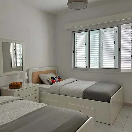 2 Bedroom Flat By The Sea Appartement *