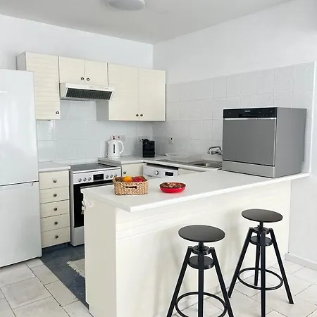 2 Bedroom Flat By The Sea Appartement