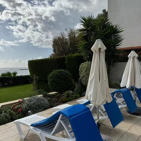 Appartement 2 Bedroom Flat By The Sea
