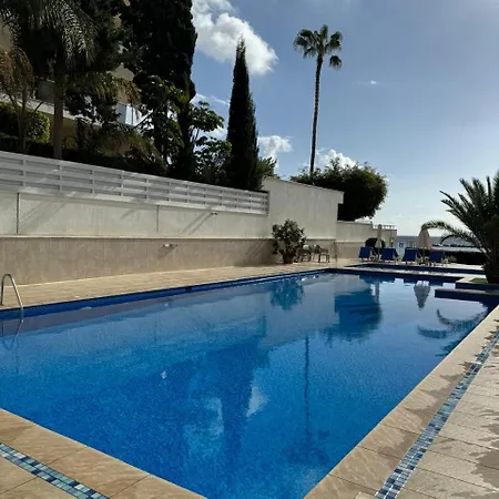 2 Bedroom Flat By The Sea